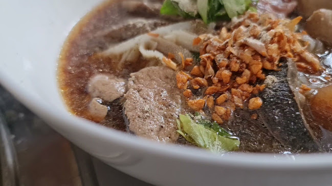 แม่เพชรเนื้อตุ๋น - การบริการอาหารและที่พัก