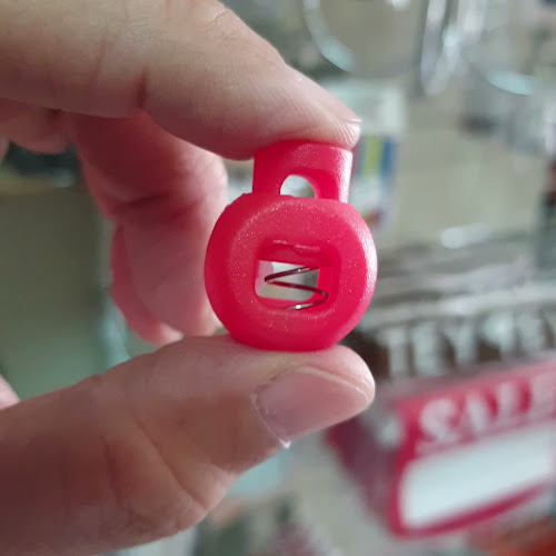 โรจน์พาณิชย์ สาขาศรีราชา โครงเหล็ภกตพลาดนัด เต็นท์พับ - การบริการอาหารและที่พัก