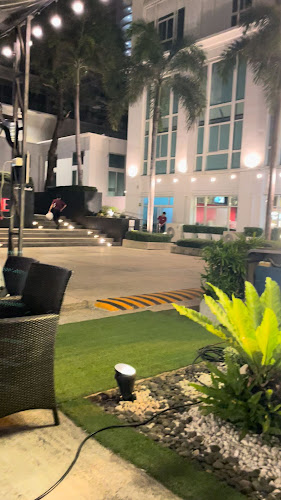 DEE BEACH PUB & RESTAURANT