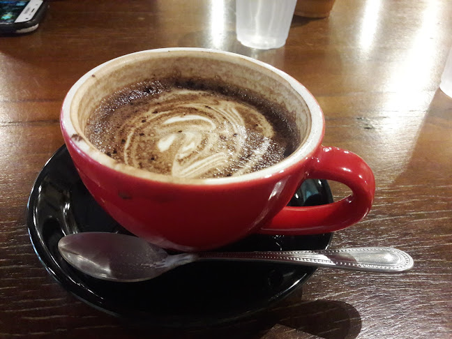 ซาลูน คอฟฟี่ แอนด์ บาร์ - การบริการอาหารและที่พัก