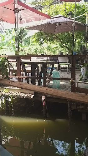 ร้านชมคลอง​ (ป้าเปิ้ล)​ก๋วยเตี๋ยวเรือ, ผัดไทย, อาหารตามสั่ง, สเต็ก, กาแฟสด