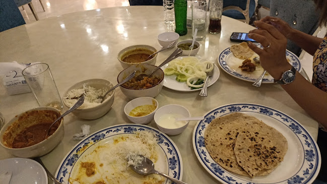 Omar Khayyam - การบริการอาหารและที่พัก