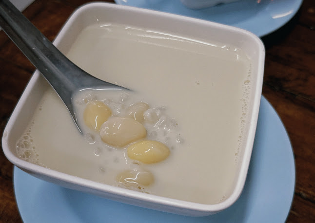 น้ำเต้าหู้ เที่ยงคืน ภูเก็ต สาขา ถ.พูนผล - การบริการอาหารและที่พัก