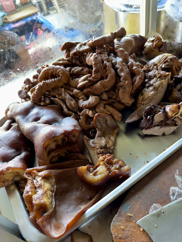 โอ้วเอ๋ว ตลาดฉำฉา