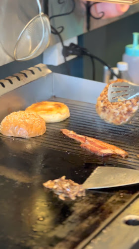 71 1 ถ. ปฏิพัทธิ์ ตำบลตลาดเหนือ อำเภอเมืองภูเก็ต ภูเก็ต 83000