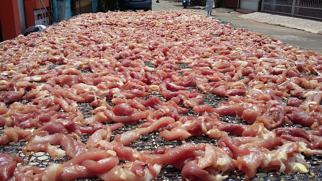 หมูแดดเดียว ตาโด่ง - การบริการอาหารและที่พัก