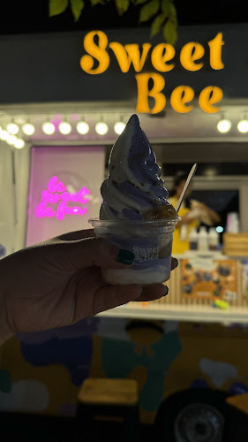 Sweetbeeice ไอศกรีมสวีทบี ตลาดต้นตาล - การบริการอาหารและที่พัก