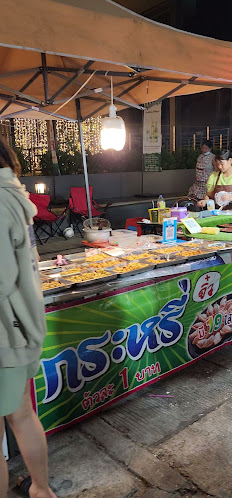 ถนนคนเดิน นครสวรรค์(ริมแม่น้ำเจ้าพระยา) - การบริการอาหารและที่พัก