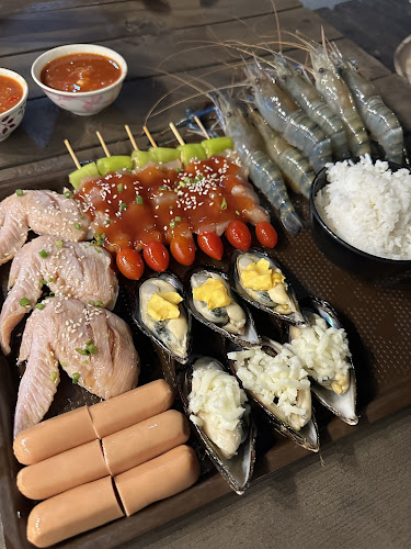 นิยมสุก - การบริการอาหารและที่พัก