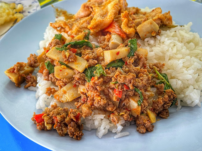 ร้านแกงสมใจ - การบริการอาหารและที่พัก