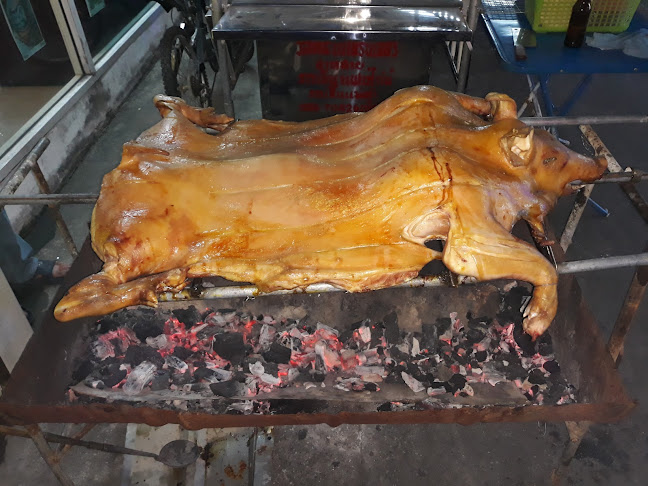 นิว เรด แคท บาร์ - การบริการอาหารและที่พัก