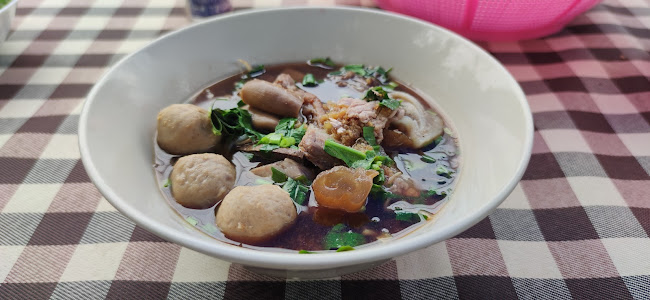 Opinii despre ร้านก๋วยเตี๋ยวเนื้อตุ๋นยาจีนต้นมะขามกรมชล în อำเภอปากเกร็ด - การบริการอาหารและที่พัก