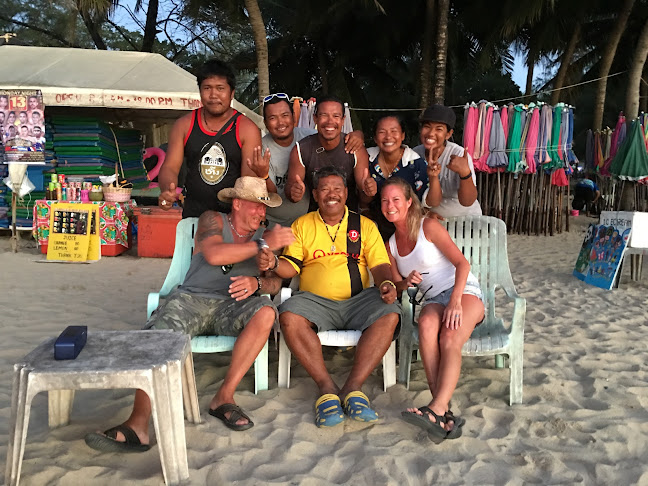 Opinii despre Boonchuay Sunbeds and service at the Beach, Kamala în อำเภอกะทู้ - การบริการอาหารและที่พัก