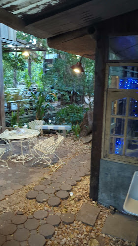 Pa Klang Mueang Café | ป่ากลางเมือง Café & Co-Working space - การบริการอาหารและที่พัก