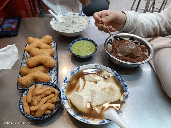 เถ่าชิ่ว น้ำเต้าหู้มือหนึ่ง สาขา เมืองทองธานี - การบริการอาหารและที่พัก