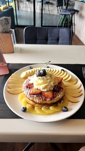 Mayday Coffee & Bar - การบริการอาหารและที่พัก