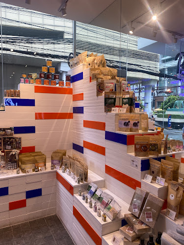 Roasty By Rai Ruen Rom (Asoke) - การบริการอาหารและที่พัก