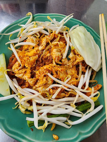 ป้าหนุ่ย ผัดไทยท่าฉาง - การบริการอาหารและที่พัก