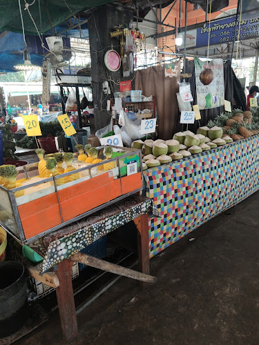 พรมะพร้าวน้ำหอม - การบริการอาหารและที่พัก