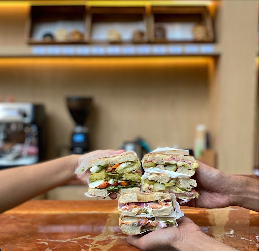 R7FX+VPG ตำบล กะรน อำเภอเมืองภูเก็ต ภูเก็ต 83100