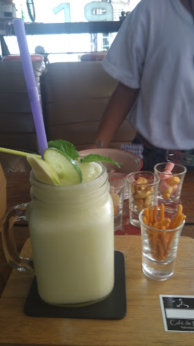 Cafe' De Roo - การบริการอาหารและที่พัก