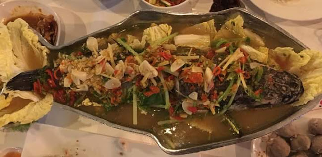 นายพันธ์ ร้านอาหารไทยอีสาน ก๋วยเตี๋ยวไก่ตุ๋น/หมูตุ๋น - การบริการอาหารและที่พัก