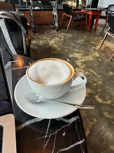 Opinii despre Coffee Talk Old Phuket Town în อำเภอเมืองภูเก็ต - การบริการอาหารและที่พัก