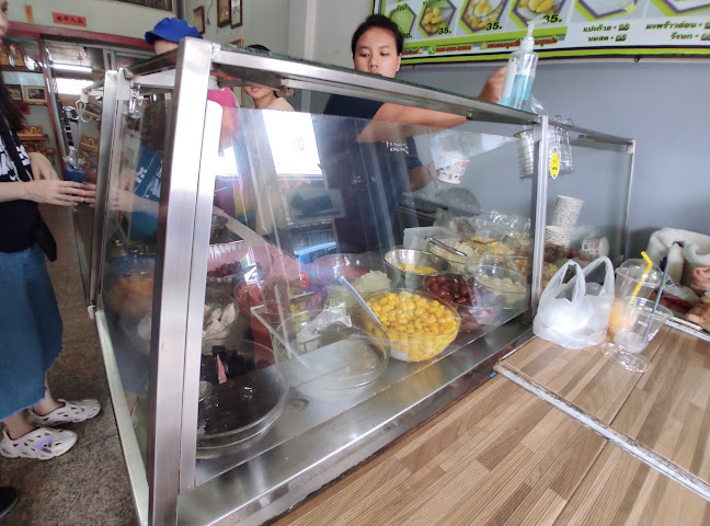 เจ๊ เนี้ยว บัวเกี้ย เจ้าเก่า นครสวรรค์ - การบริการอาหารและที่พัก