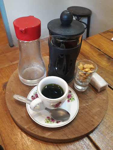 Cafe' De Roo - การบริการอาหารและที่พัก