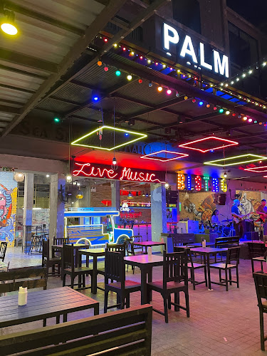 The ARISTO RESIDENCE - การบริการอาหารและที่พัก