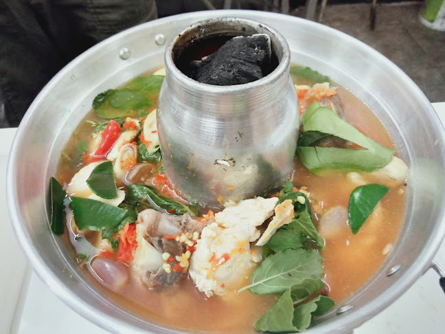 โหงว แม่กลอง อาหารทะเล - การบริการอาหารและที่พัก