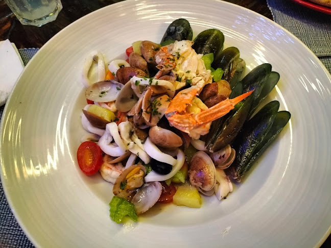 M&M's Pizzeria & Spaghetteria - การบริการอาหารและที่พัก