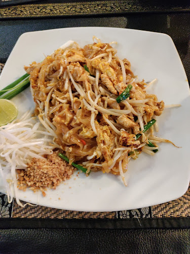 Opinii despre Jolly`s Hotel & Restaurant în อำเภอบางละมุง - การบริการอาหารและที่พัก