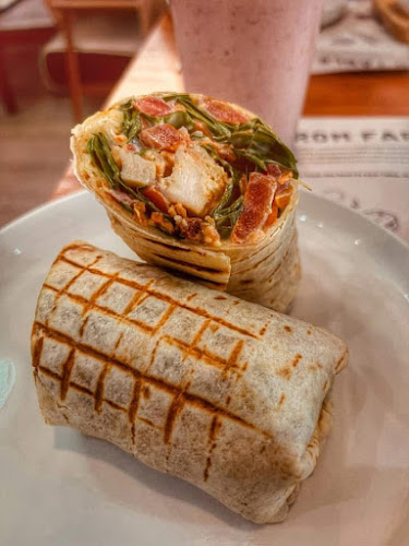 Easy Health - การบริการอาหารและที่พัก