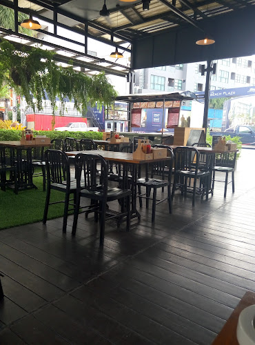 HASH Burger and More - การบริการอาหารและที่พัก