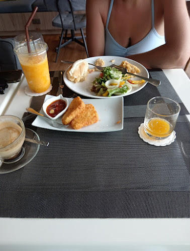 Mayday Coffee & Bar - การบริการอาหารและที่พัก