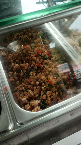 ข้าวแกงหน้าวัดสระแก้ว - การบริการอาหารและที่พัก