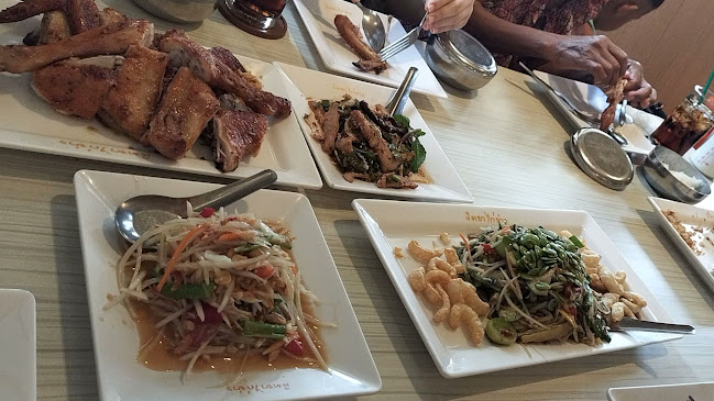 นิตยาไก่ย่าง สาขาแยกสะพานพระนั่งเกล้า - การบริการอาหารและที่พัก