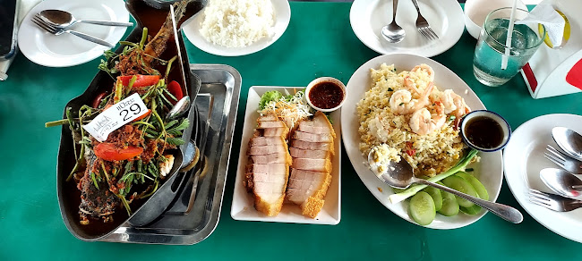 Opinii despre ร้านสะพานโยง จ.ศ. ๑๒๗๙ în อำเภอเมืองนครปฐม - การบริการอาหารและที่พัก