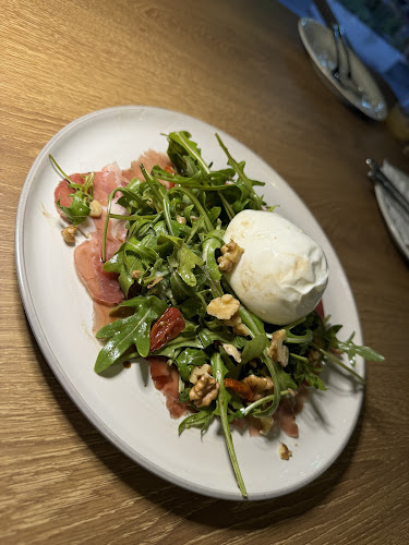 Sweet cigarette cafe&bar - การบริการอาหารและที่พัก