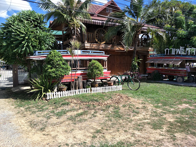 รถคอกหมูกาแฟโปราณ - การบริการอาหารและที่พัก