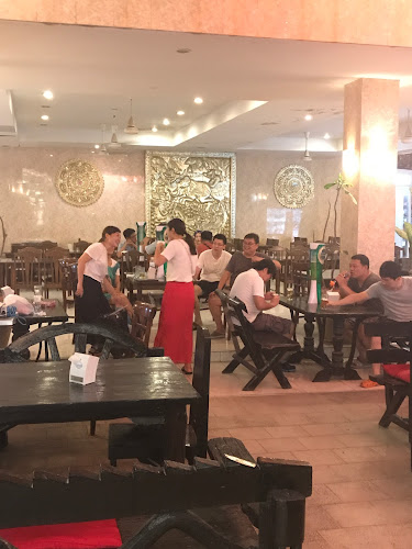 Omar Khayyam - การบริการอาหารและที่พัก