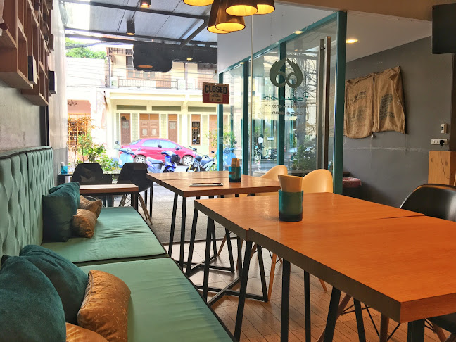 Peakaboo Cafe' - การบริการอาหารและที่พัก