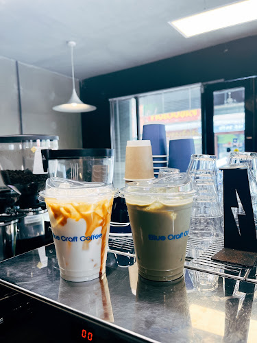 Blue Craft Coffee - การบริการอาหารและที่พัก