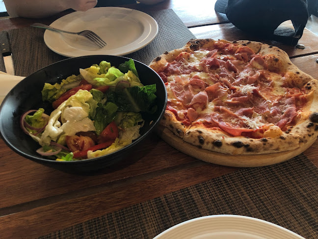 Uncle Toma's by Bakeology - การบริการอาหารและที่พัก