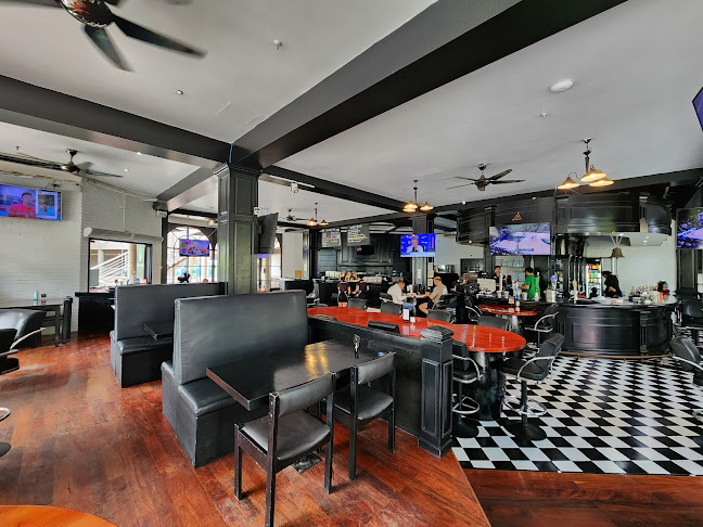 Robin Hood Tavern - อำเภอบางละมุง