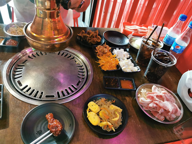 Buta Yakiniku - การบริการอาหารและที่พัก