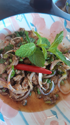 ไต๋กิ๊ก เมี่ยงปลาเผา - การบริการอาหารและที่พัก