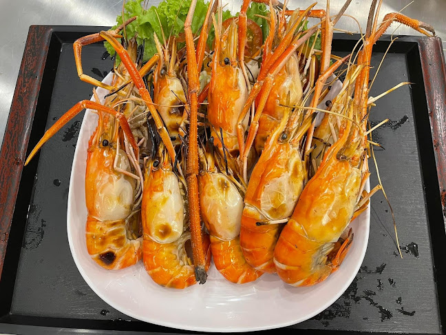 ยืนยิ้ม ซีฟู้ด YuenYim Seafood - การบริการอาหารและที่พัก