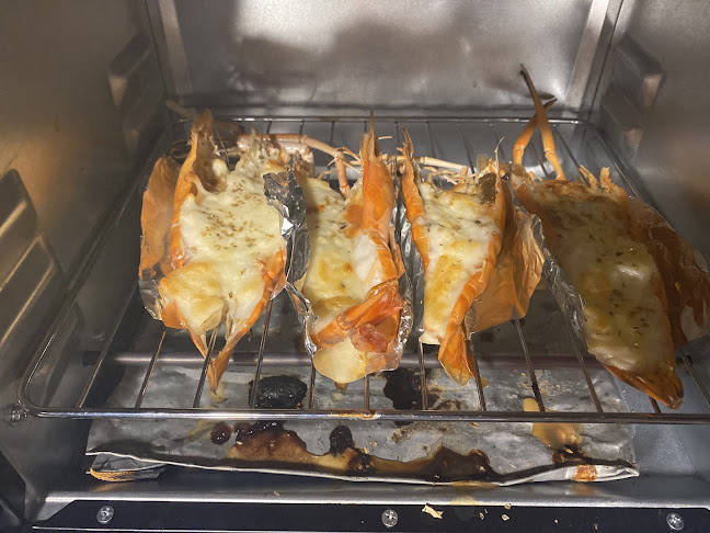 ปูไข่เยิ้มแสบแซ่บ - การบริการอาหารและที่พัก